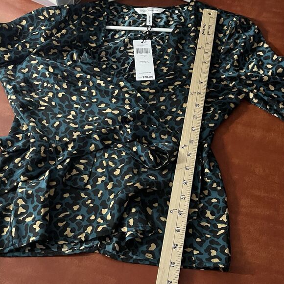 BCBGeneration Wrap Top Size Small Teal Leopard Print Tie Waist V Neck NWT $78 - Picture 12 of 13